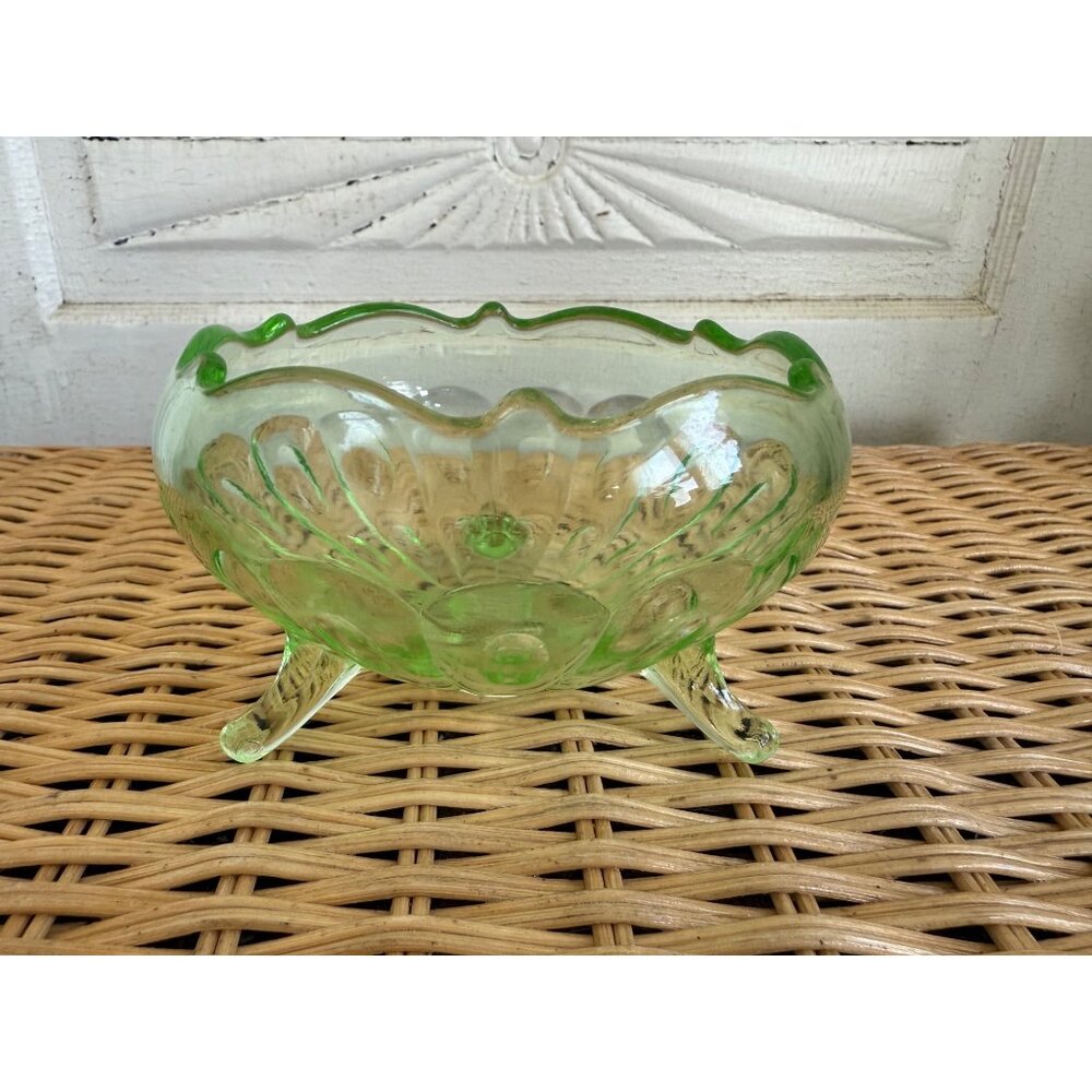 Vintage 30's Green Glass Uranium 3 Footed Rose Bowl Vase - Picture 2 of 16